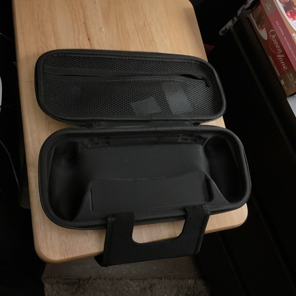 Black Handheld Gaming Console - Picture 4 of 8